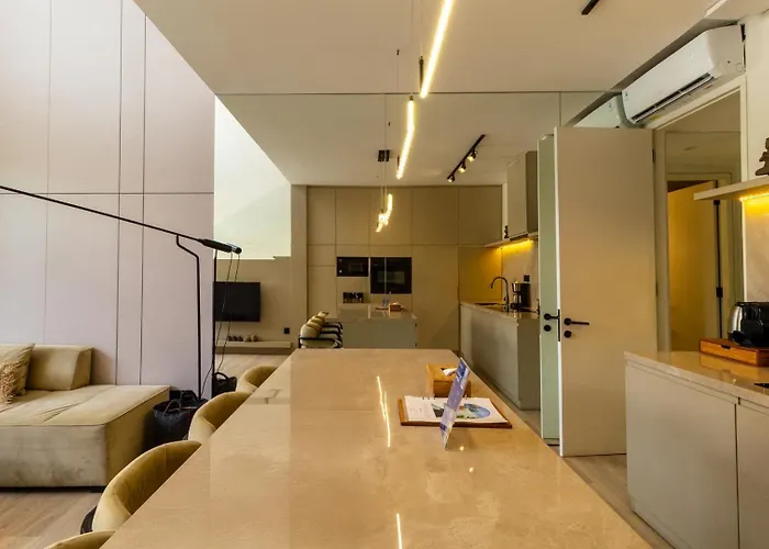 Luxury 2br Berawa Loft | Private Pool, Near Cafe 别墅